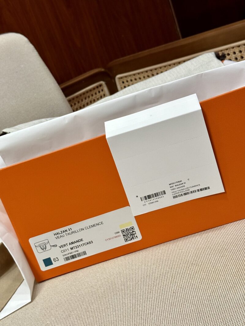 Hermès Halzan 31 Evercolor Vert Amande Gold Hardware - Image 9