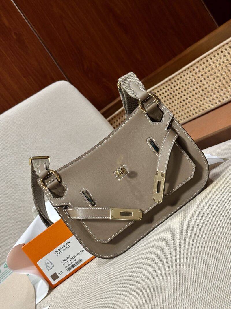 Hermès Mini Jypsiere 23 Swift Etoupe Gold Hardware - Image 4