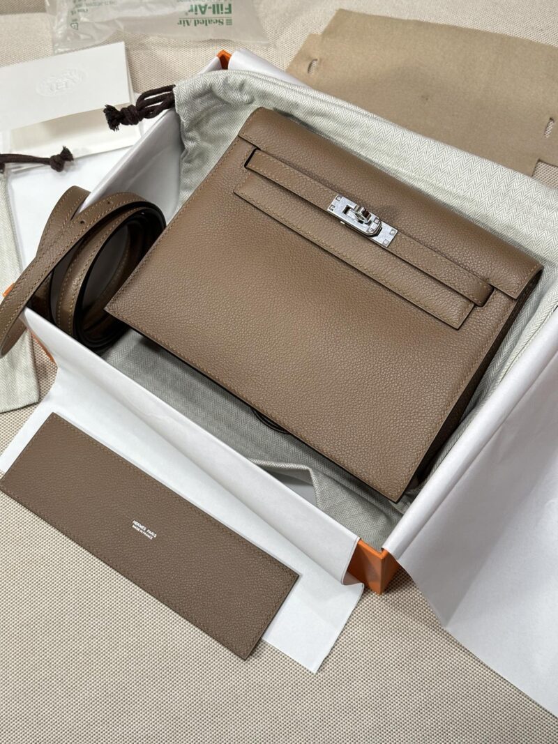 Hermès Kelly Danse 22 Evercolor Beige Weimer Silver Hardware - Image 2