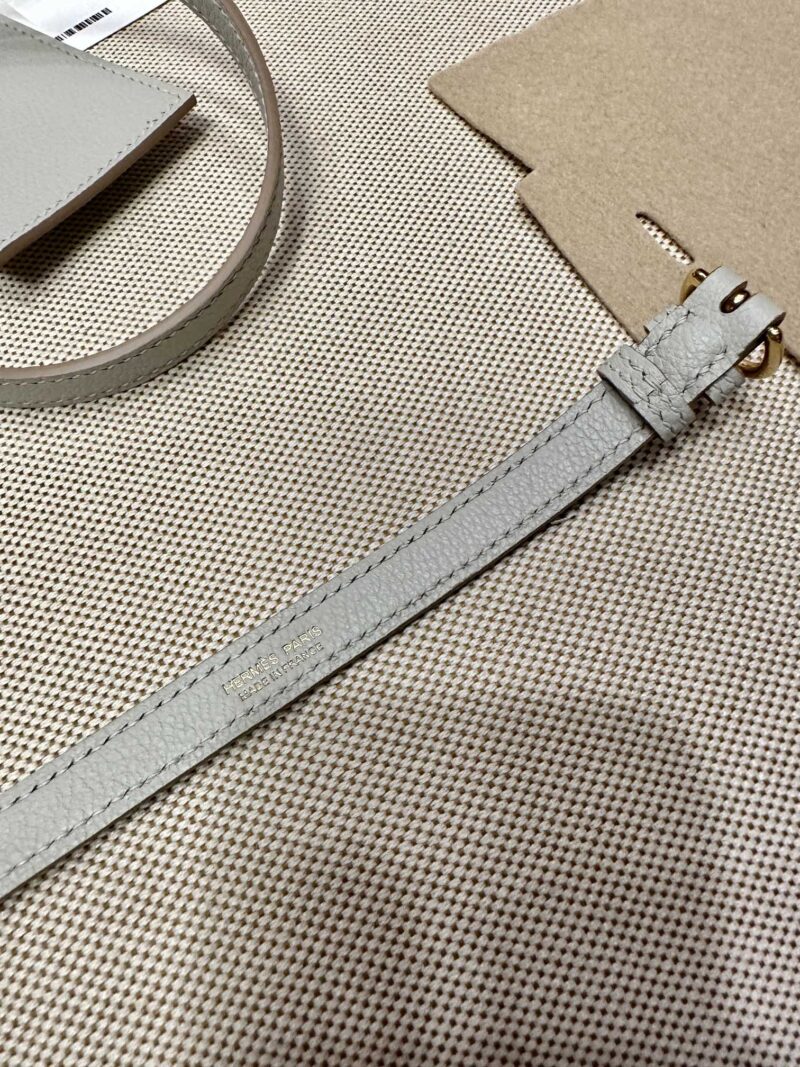 Hermès Kelly Danse 22 Evercolor Gris Pearl Gold Hardware - Image 9