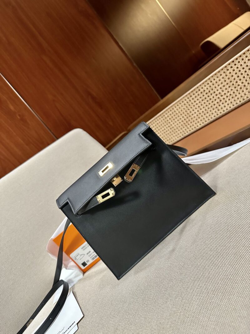 Hermès Kelly Danse 22 Swift Noir Gold Hardware - Image 5