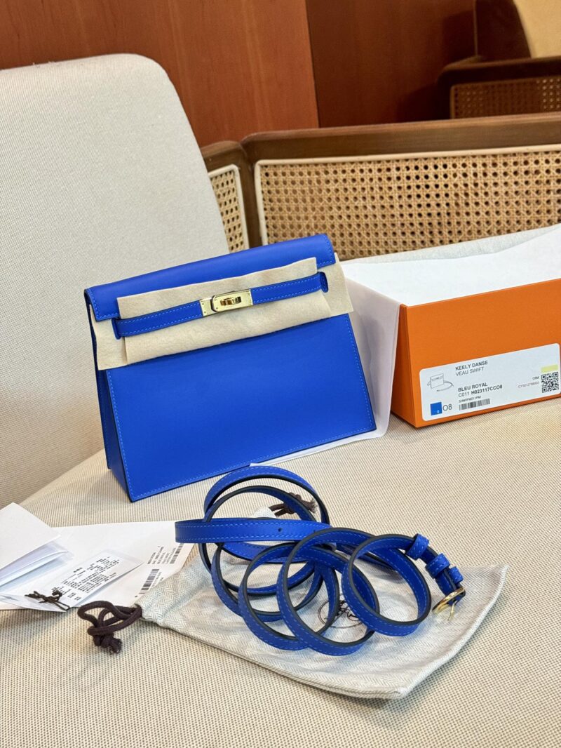 Hermès Kelly Danse 22 Swift Blue Royal Gold Hardware - Image 3