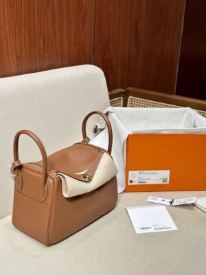 Hermès Lindy 26 Taurillon Clemence Gold Gold Hardware