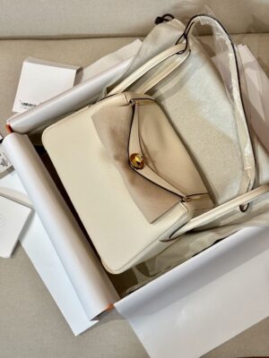 Hermès Lindy 26 Taurillon Clemence Nata Gold Hardware