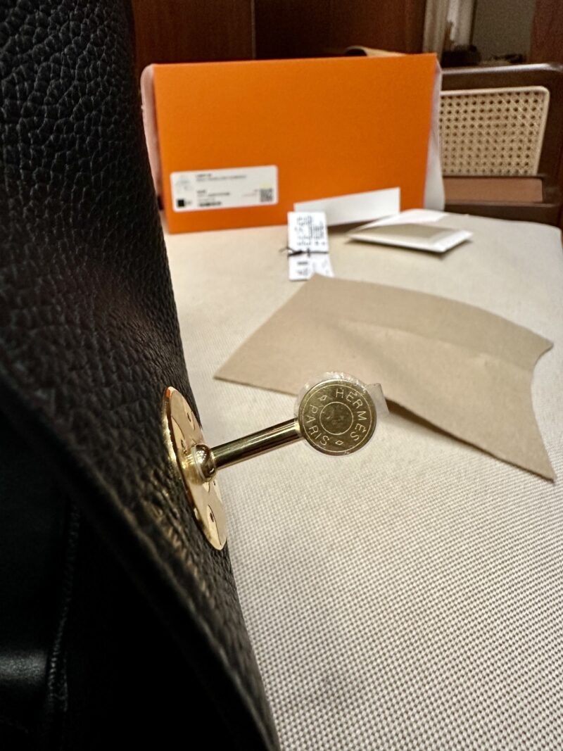 Hermès Lindy 26 Taurillon Clemence Noir Gold Hardware - Image 9