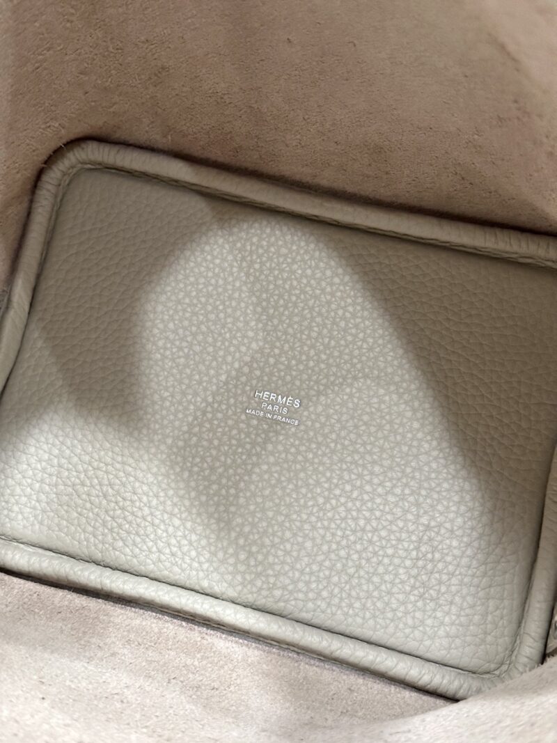 Hermès Picotin 18 Taurillon Clemence Gris Pearl Silver Hardware - Image 4