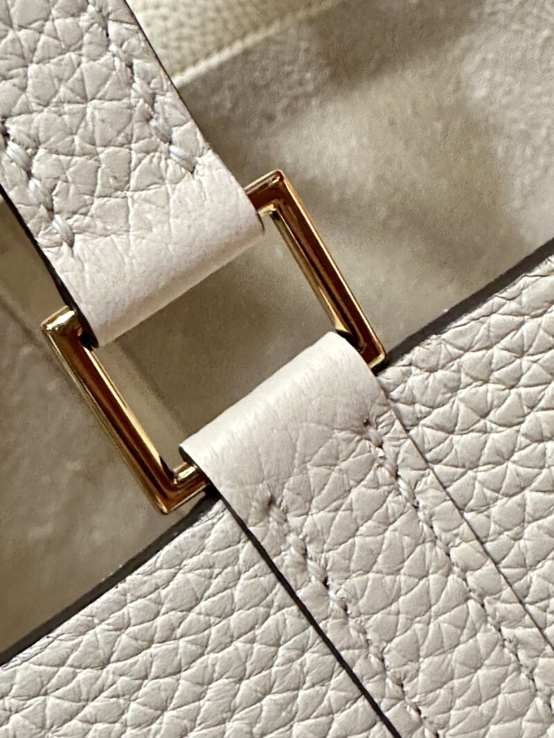 Hermès Picotin 22 Taurillon Clemence Nata Gold Hardware - Image 4