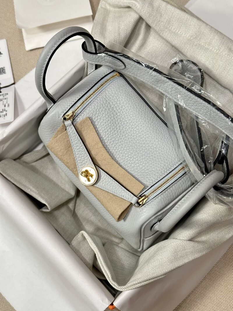 Hermès Mini Lindy 20 Taurillon Clemence Blue Pale Gold Hardware - Image 7