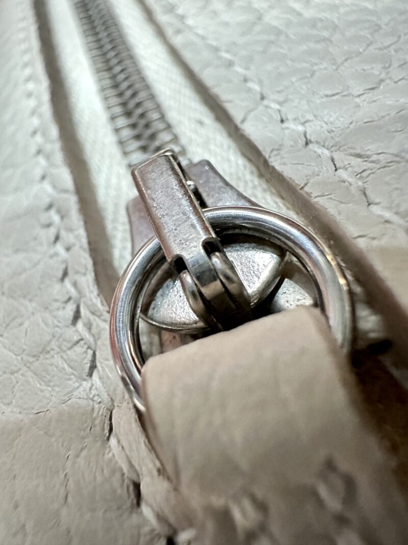 Hermès Mini Lindy 20 Taurillon Clemence Craie Silver Hardware - Image 6