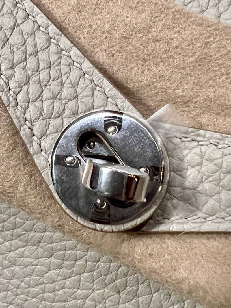 Hermès Mini Lindy 20 Taurillon Clemence Gris Pearl Silver Hardware - Image 6