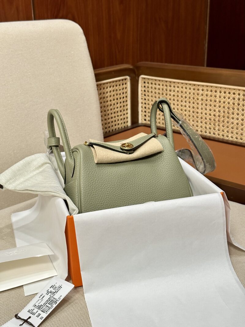 Hermès Mini Lindy 20 Taurillon Clemence Sauge Gold Hardware - Image 3