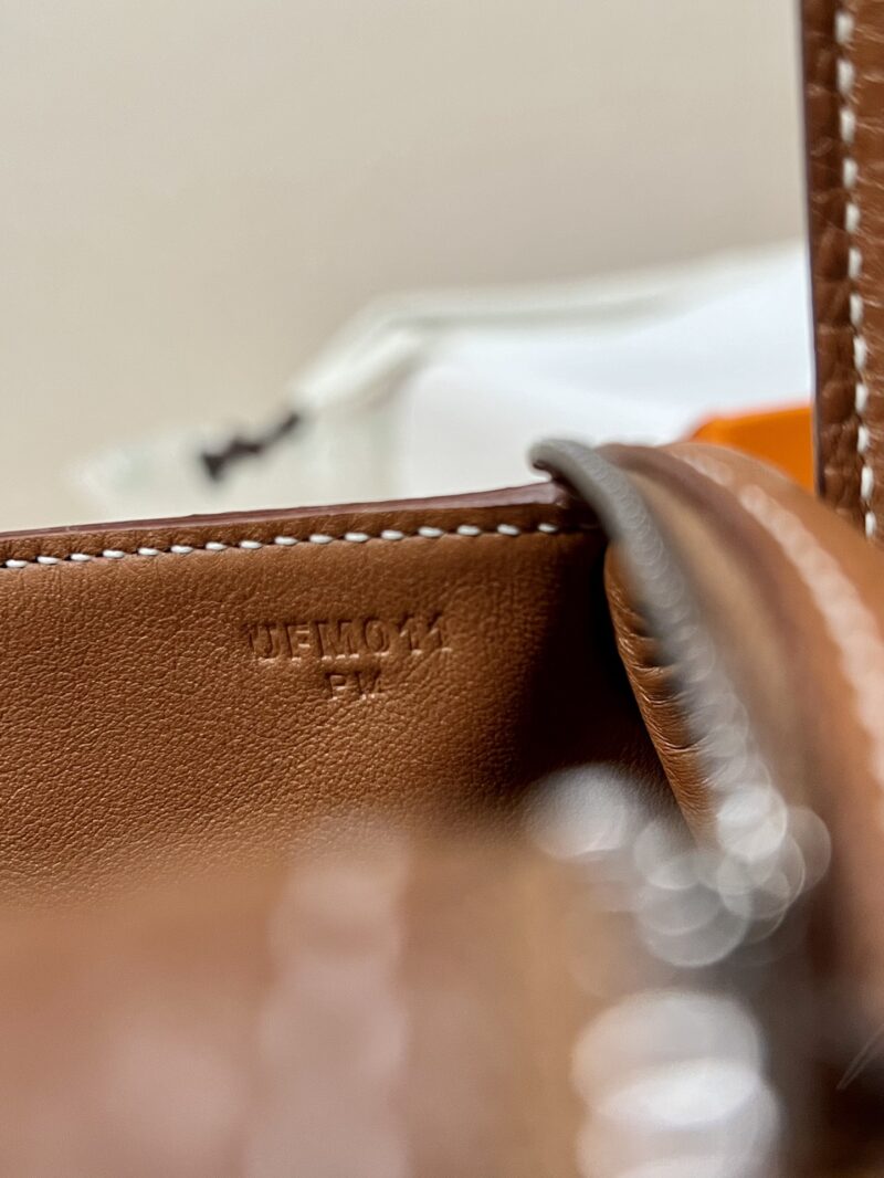 Hermès Mini Lindy 20 Taurillon Clemence Gold Gold Hardware - Image 12