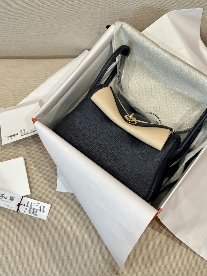 Hermès Lindy 26 Taurillon Clemence Blue Nuit Gold Hardware - Image 2