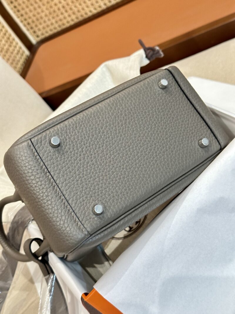 Hermès Mini Lindy 19 Taurillon Clemence Etain Silver Hardware - Image 6