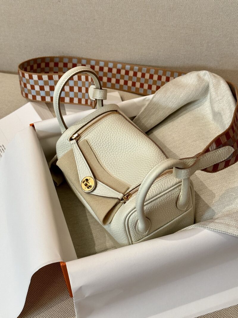 Hermès Mini Lindy 19 Taurillon Clemence Mushroom Gold Hardware