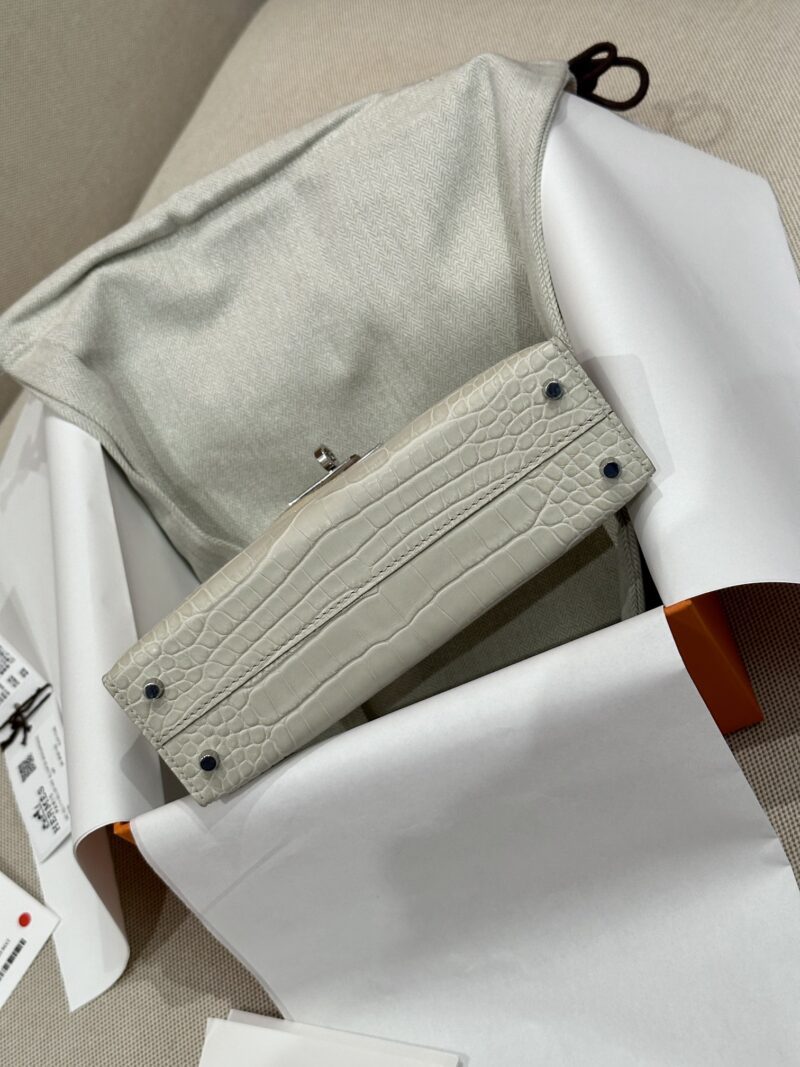 Hermès Mini Kelly 19 Matte Crocodile Beton Silver Hardware - Image 7