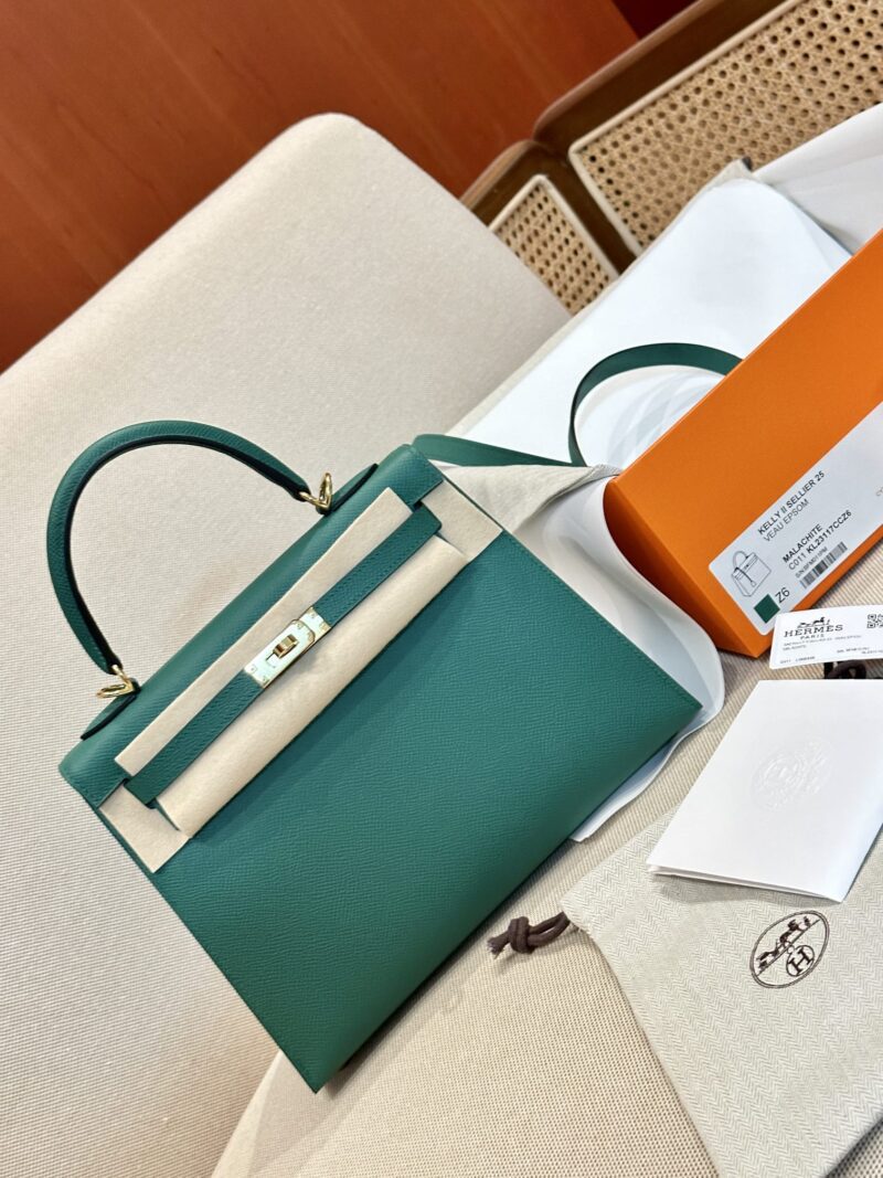 Hermès Kelly 25 Epsom Vert Gold Hardware - Image 3