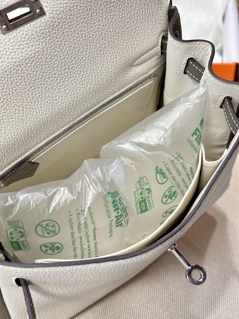 Hermès Kelly 25 Togo Craie, Etoupe Silver Hardware - Image 9