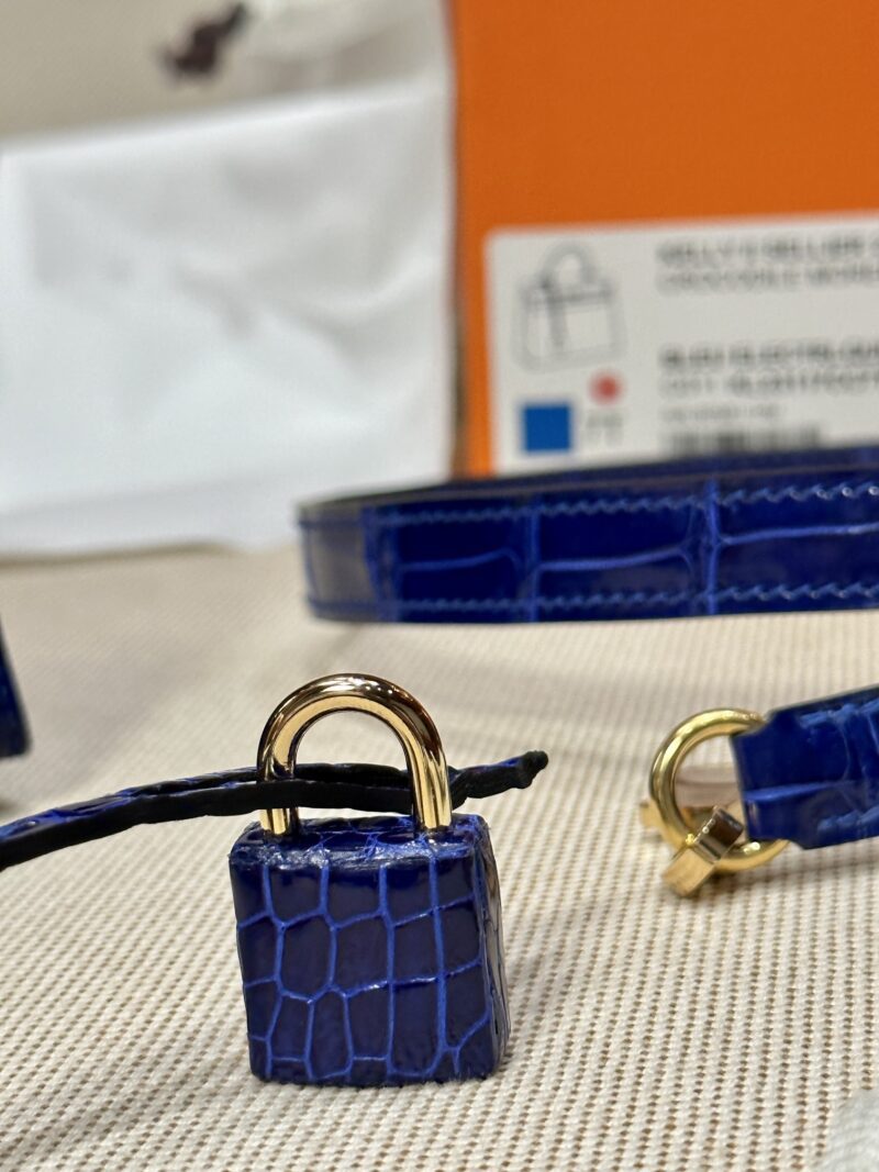 Hermès Kelly 25 Shiny Porosus Blue Electric Gold Hardware - Image 16
