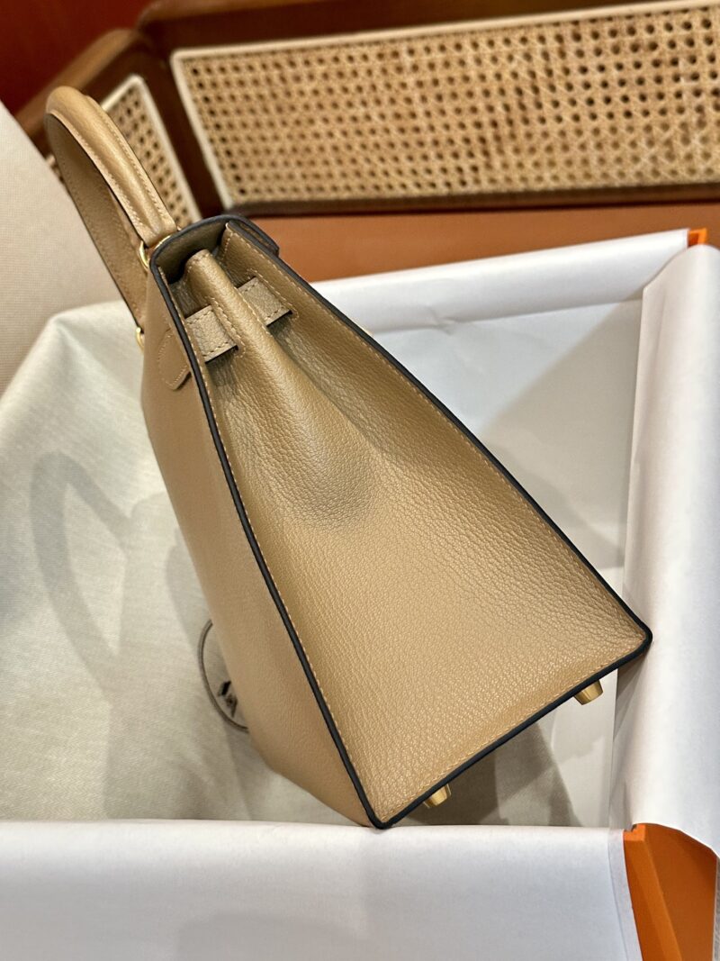Hermès Kelly 28 Chevre Biscuit Gold Hardware - Image 7