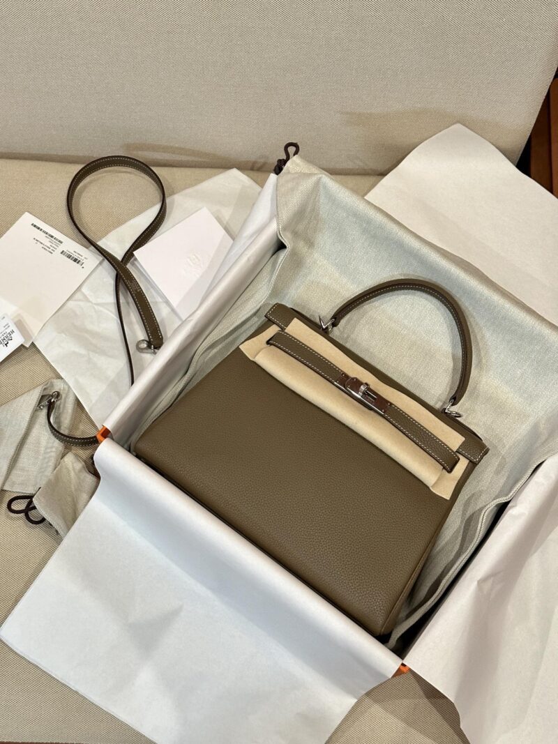 Hermès Kelly 28 Togo Etoupe, Silver Silver Hardware