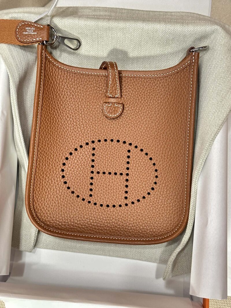 Hermès Mini Evelyne 16 Taurillon Clemence Gold Gold Hardware - Image 2