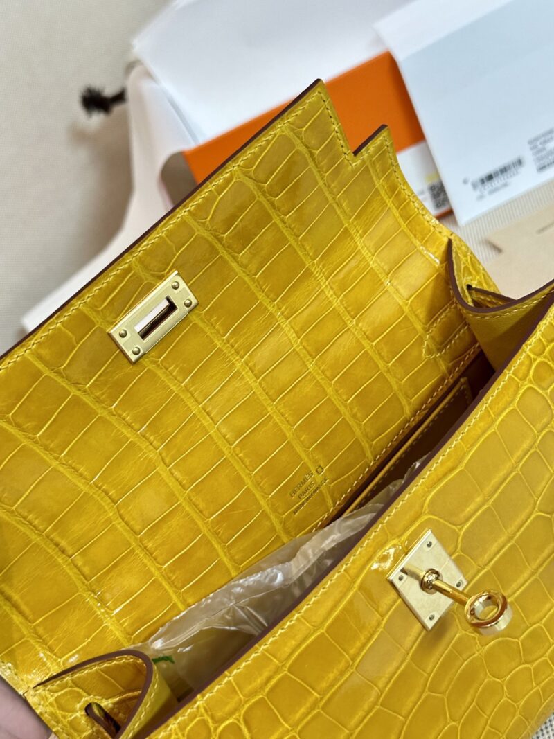 Hermès Kelly Pochette Crocodile Amber Shiny Alligator Gold Hardware