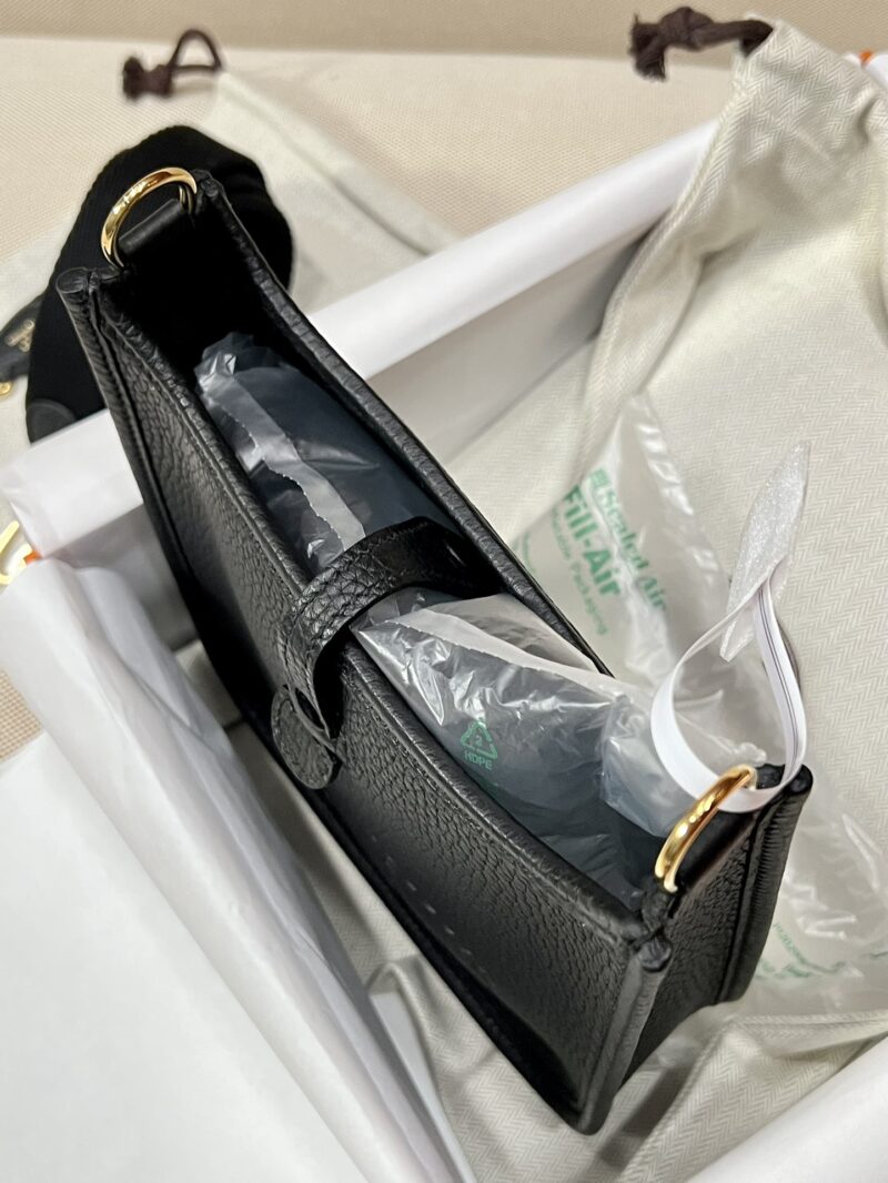 Hermès Mini Evelyne 16 Taurillon Clemence Noir Gold Hardware - Image 3