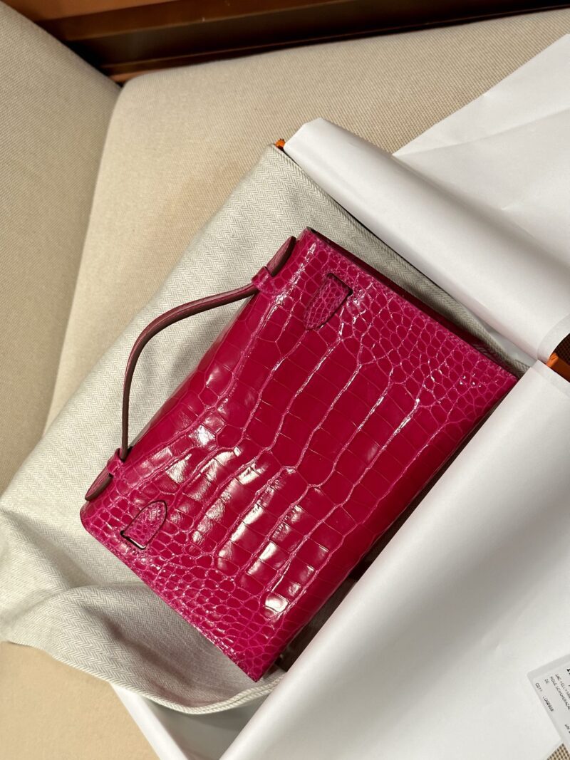 Hermès Kelly Pochette Rose Sheherazade Shiny Crocodile Gold Hardware