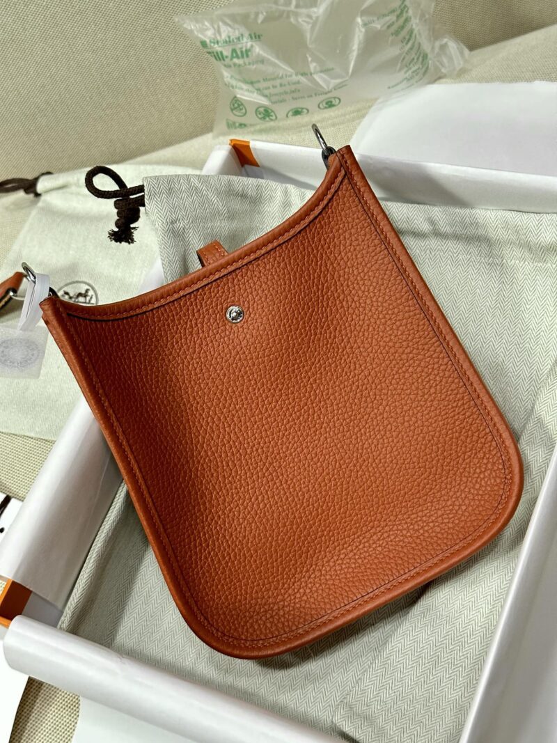 Hermès Mini Evelyne 16 Taurillon Clemence Cuivre Gold Hardware - Image 3