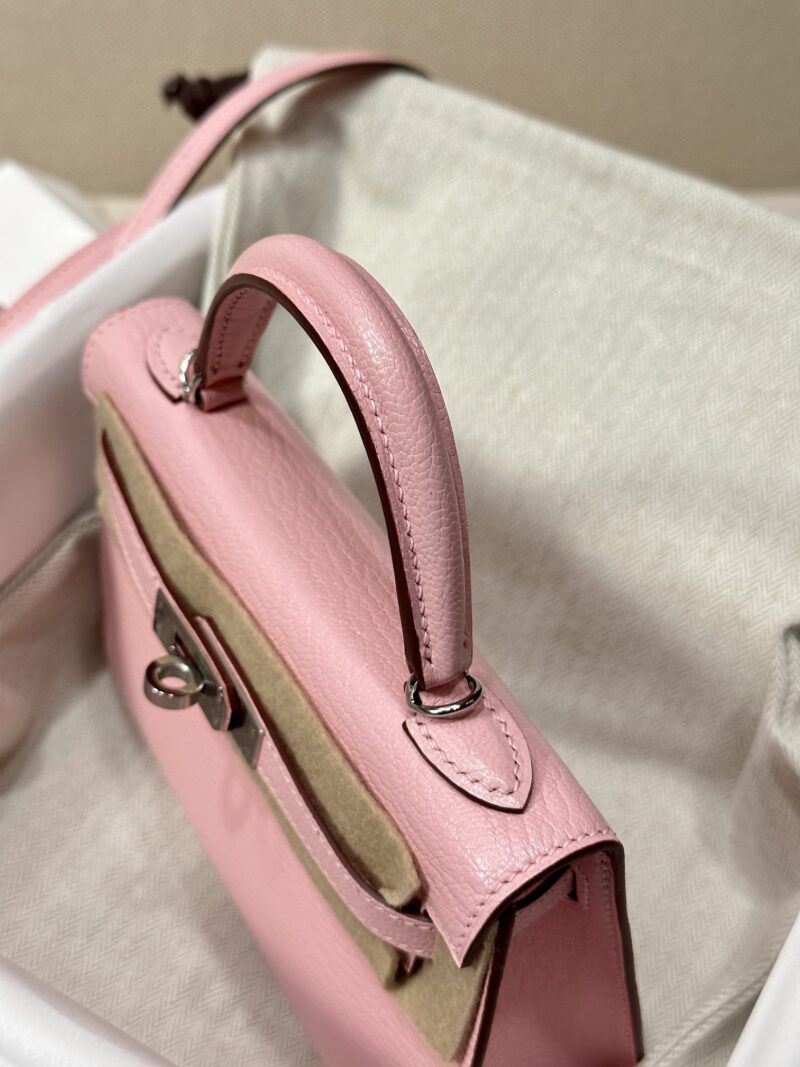 Hermès Mini Kelly 19 Chevre Rose Sakura Gold Hardware - Image 4