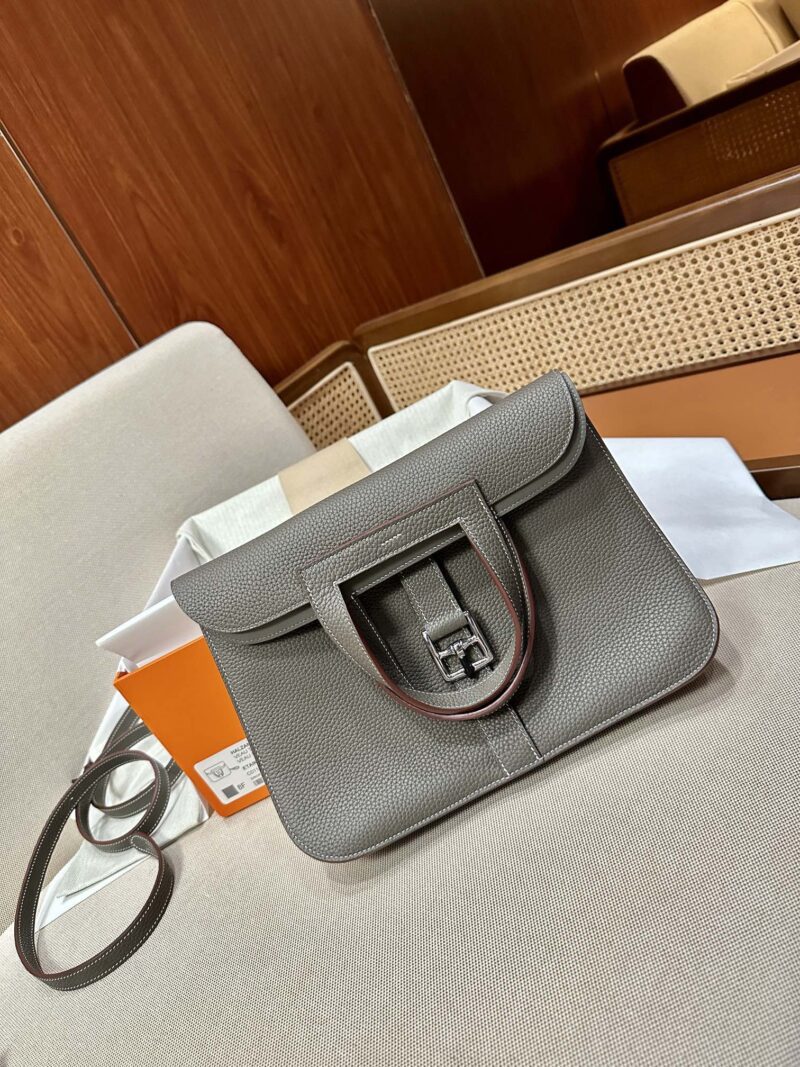 Hermès Halzan 31 Evercolor Etain Silver Hardware - Image 4