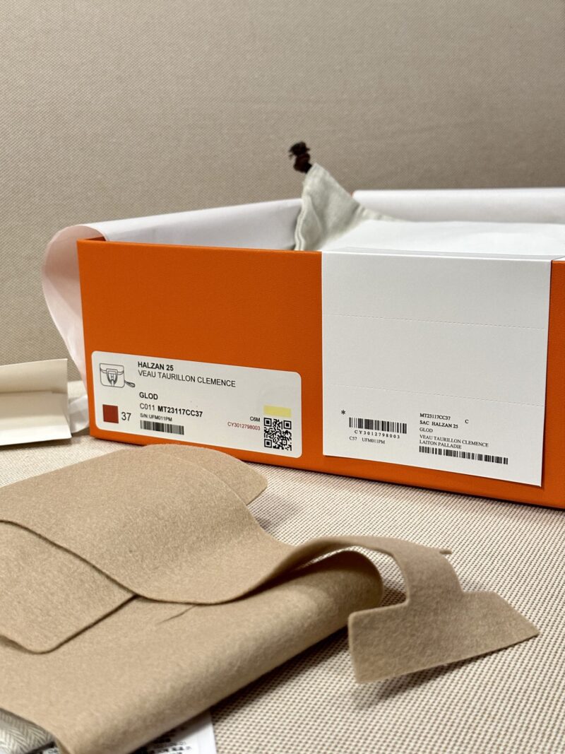 Hermès Halzan 25 Taurillon Clemence & Swift Gold Gold Hardware - Image 9