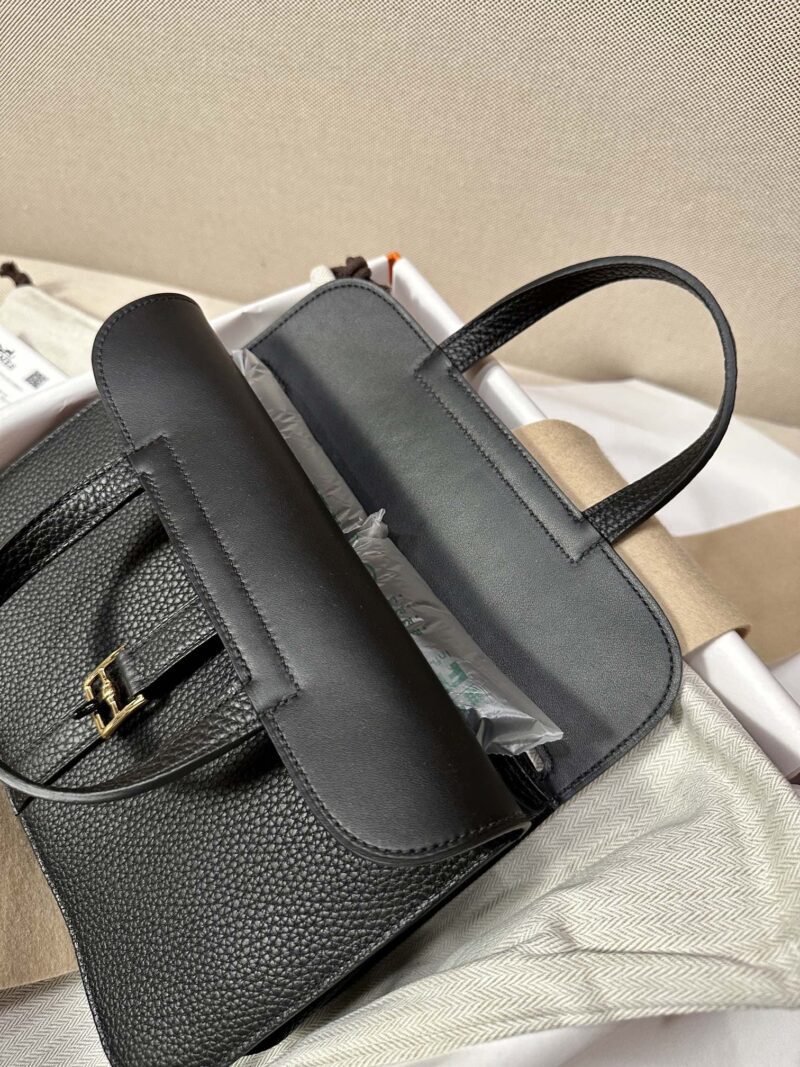 Hermès Halzan 25 Taurillon Clemence & Swift Noir Gold Hardware - Image 10