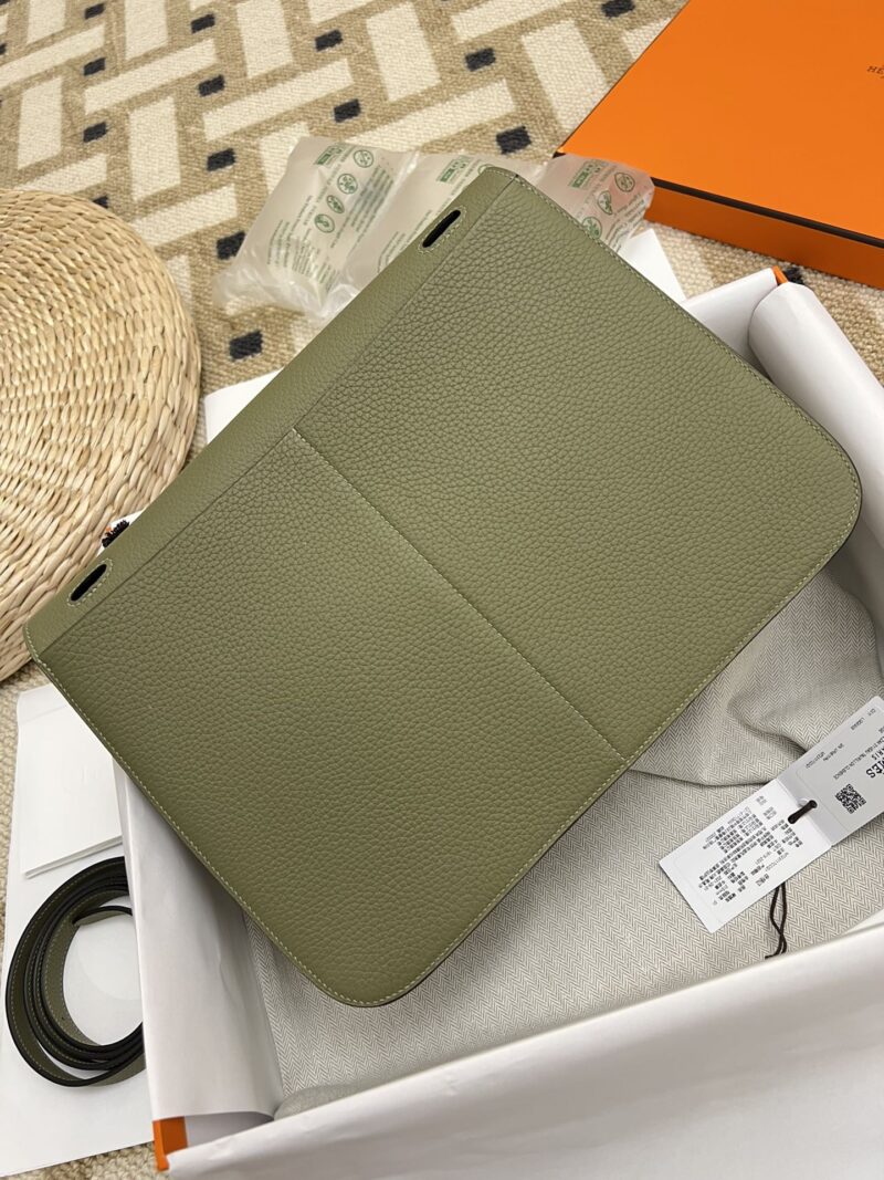 Hermès Halzan 25 Taurillon Clemence & Swift Sauge Gold Hardware - Image 6