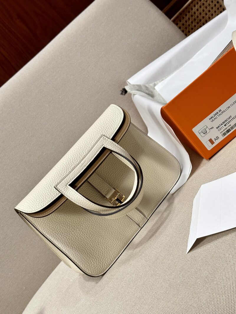 Hermès Halzan 25 Taurillon Clemence & Swift Nata & Biscuit Gold Hardware - Image 2