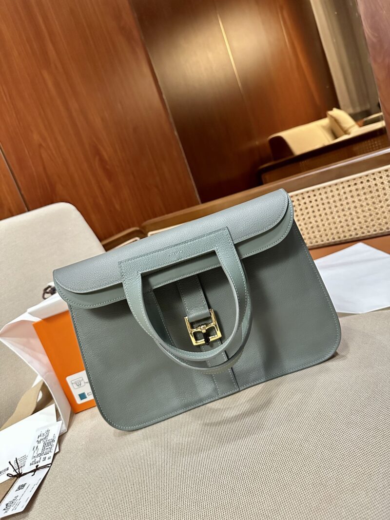 Hermès Halzan 31 Evercolor Vert Amande Gold Hardware - Image 2