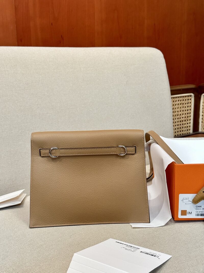 Hermès Kelly Danse 22 Evercolor Chai Silver Hardware - Image 5