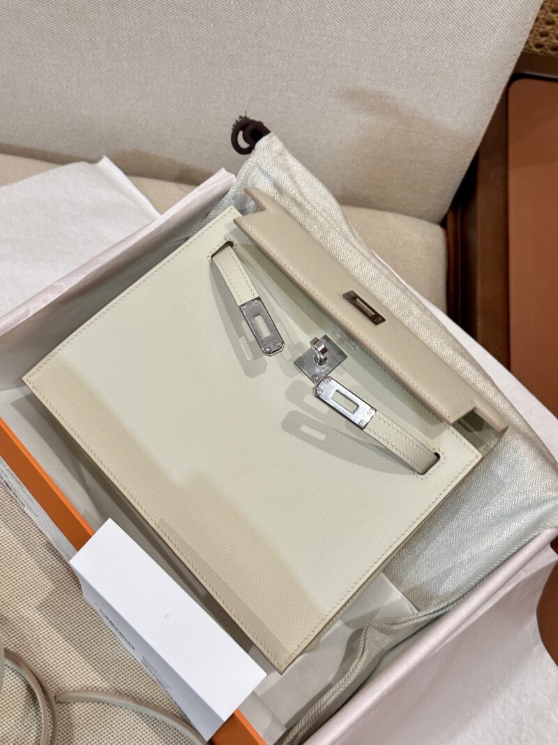 Hermès Kelly Danse 22 Evercolor Craie Silver Hardware - Image 4