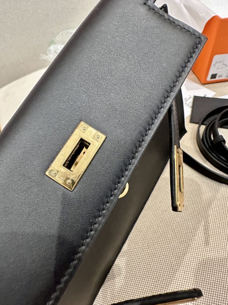 Hermès Kelly Danse 22 Jonathan Noir Gold Hardware - Image 15