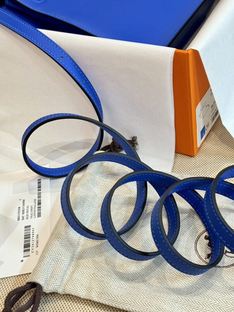 Hermès Kelly Danse 22 Swift Blue Royal Gold Hardware - Image 16