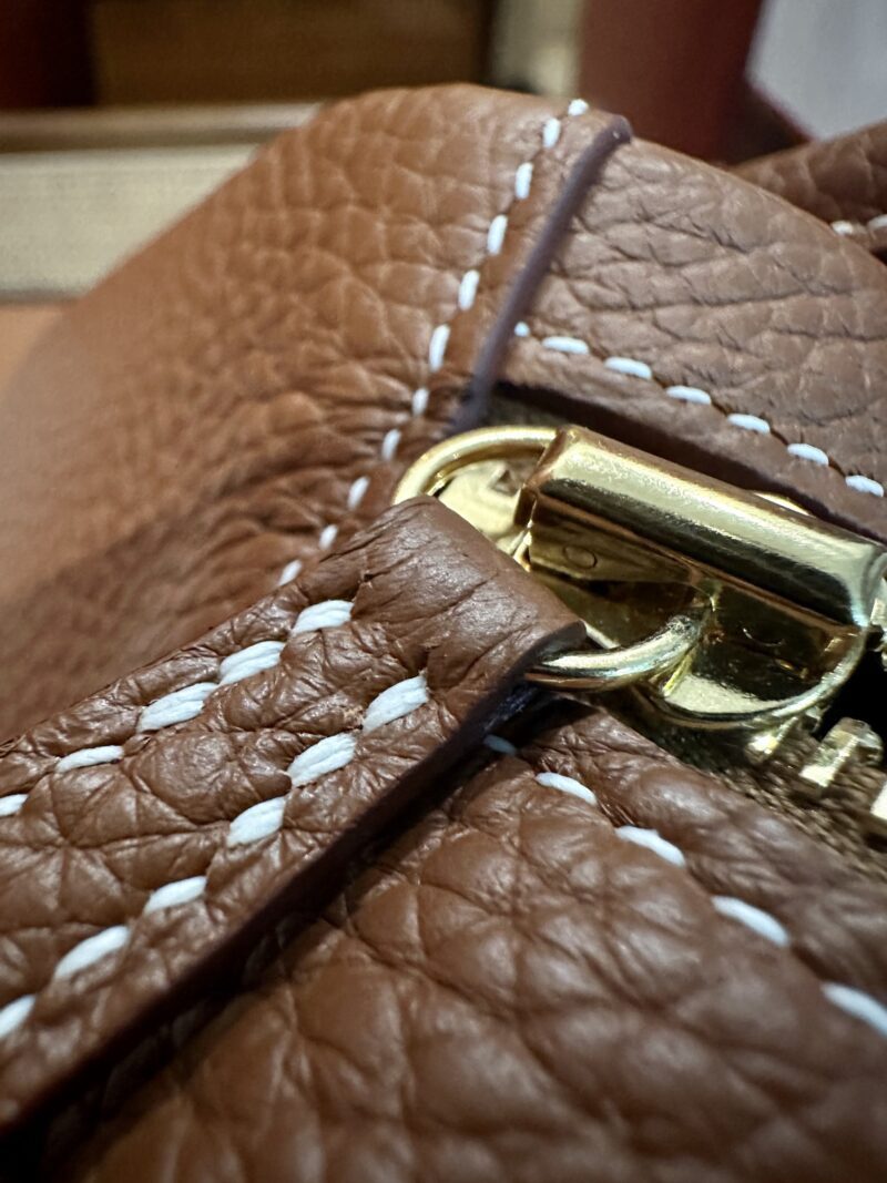 Hermès Lindy 30 Clemence Gold Gold Hardware - Image 8