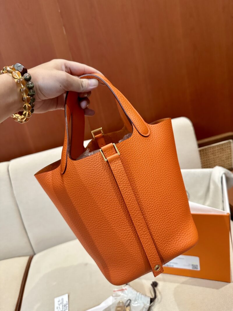 Hermès Picotin 18 Taurillon Clemence Feu Orange Gold Hardware - Image 4