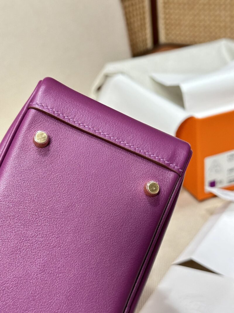 Hermès Mini Lindy 19 Swift Anemone Gold Hardware - Image 7