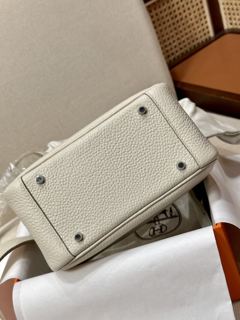 Hermès Mini Lindy 20 Taurillon Clemence Craie Silver Hardware - Image 5
