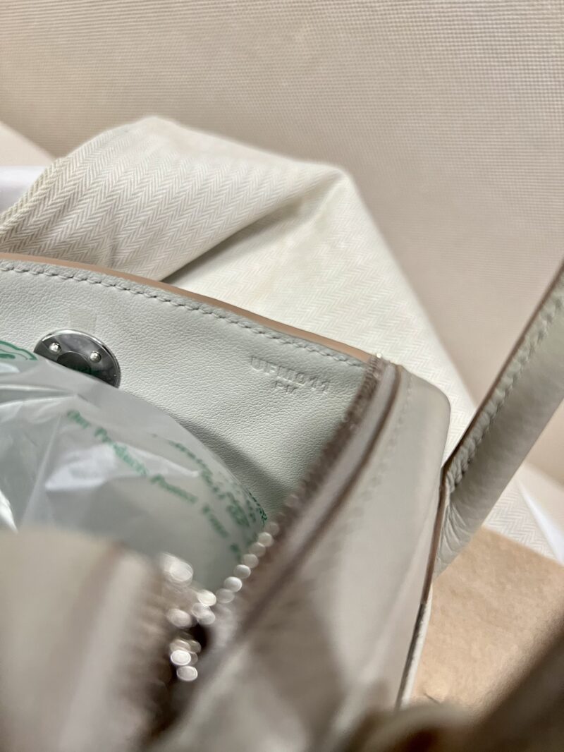 Hermès Mini Lindy 20 Taurillon Clemence Gris Pearl Silver Hardware - Image 5
