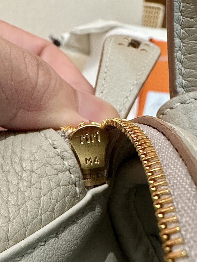 Hermès Mini Lindy 20 Clemence Gris Pearl Gold Hardware - Image 13