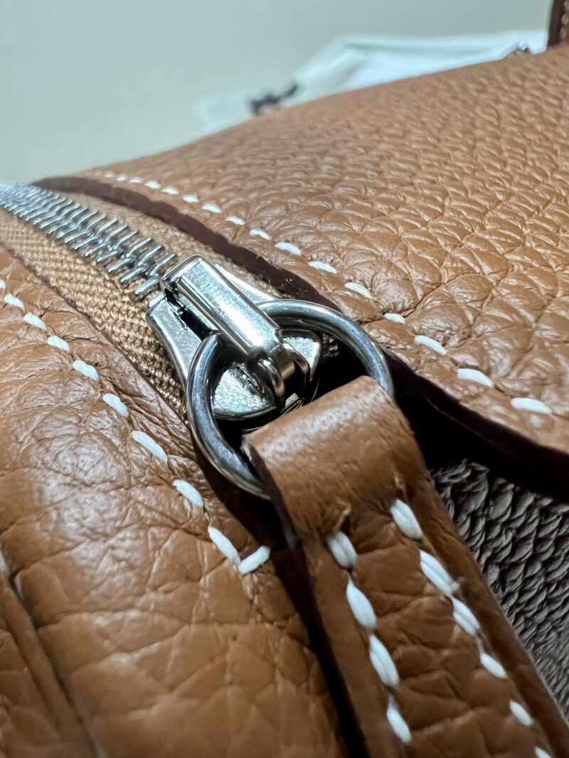 Hermès Mini Lindy 20 Taurillon Clemence Gold Gold Hardware - Image 14