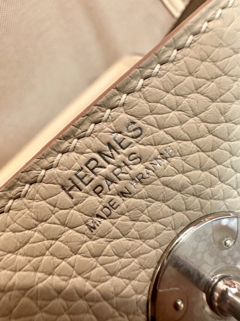 Hermès Lindy 26 Togo Craie Silver Hardware - Image 6