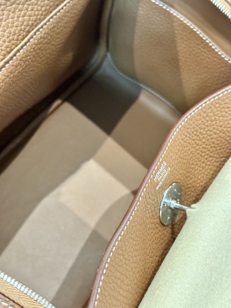 Hermès Lindy 26 Taurillon Clemence Gold Silver Hardware - Image 10